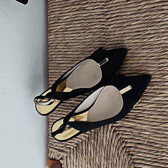 Michael Kors size 8 and 1/2 kitten heel - Picture 1 of 8